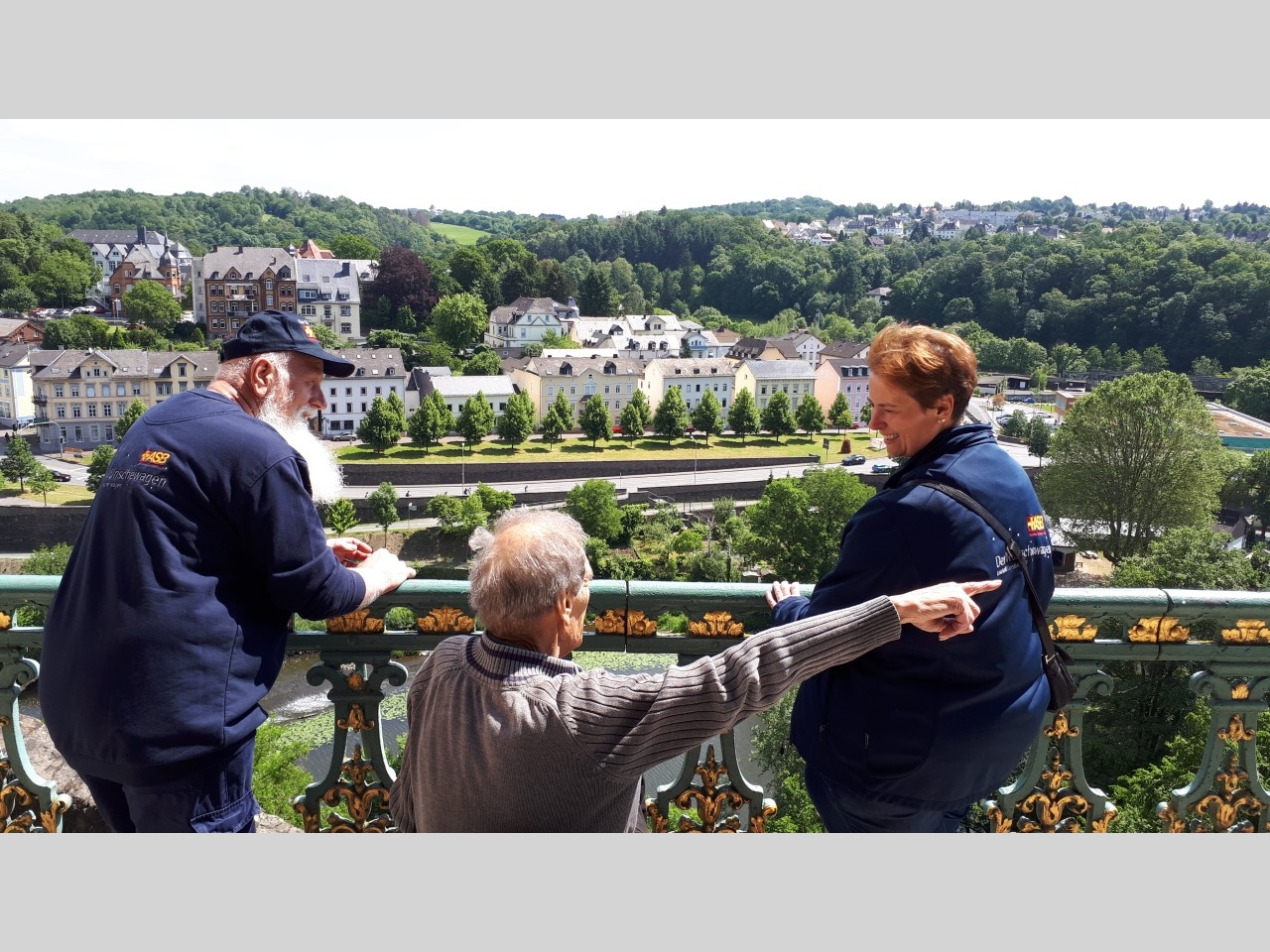 Vom Schloss Weilburg auf die Lahn schauen
