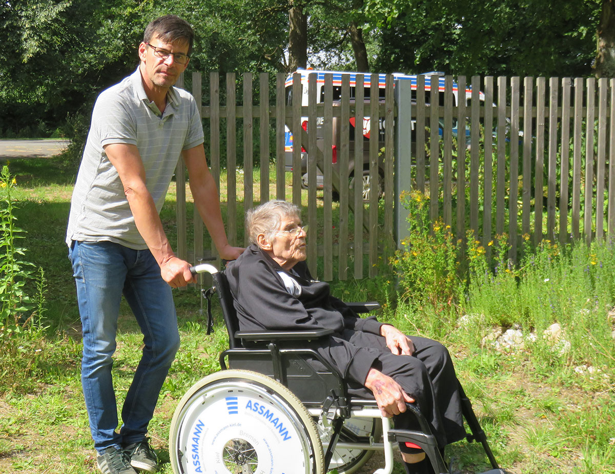 Mit dem Sohn zum Wochenendhaus