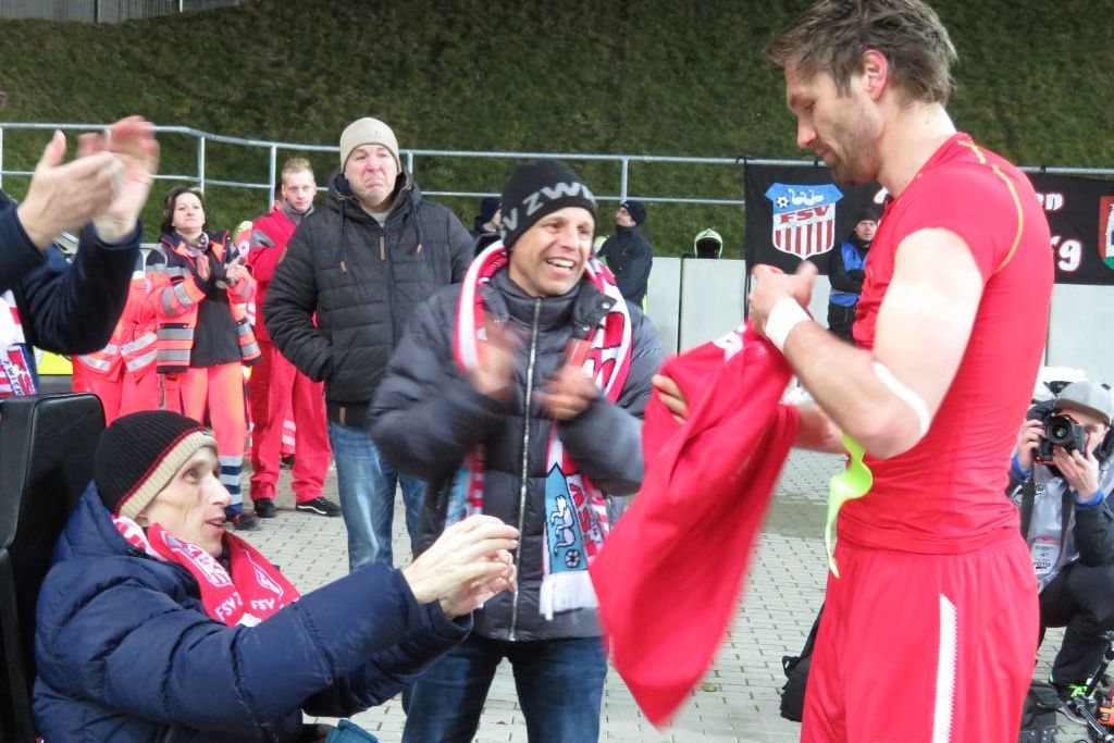 ASB-Wünschewagen-Fußball-Zwickau-letzte-wünsche-wagen-sachsen3.jpg