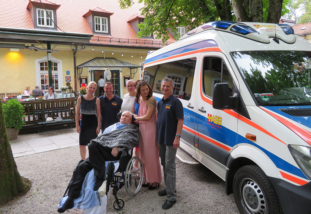 Zur Trauung und zum Hochzeitsessen mit der Familie