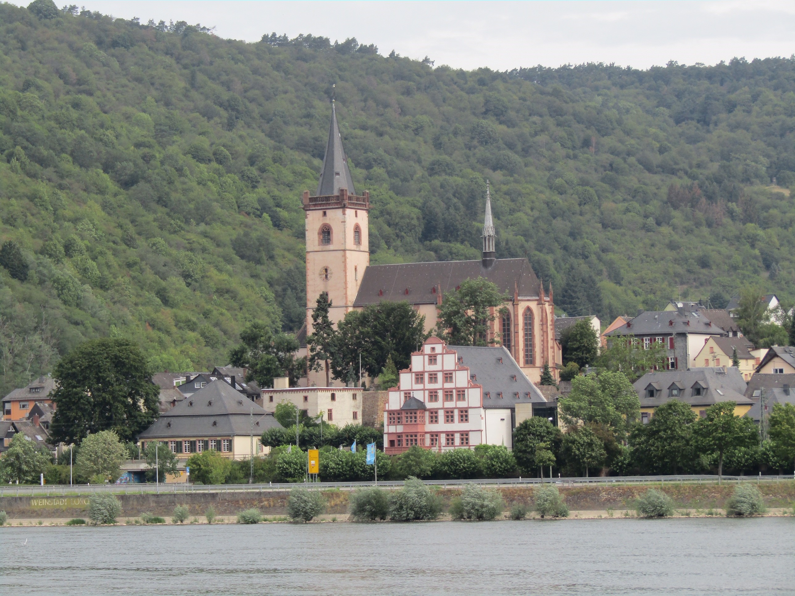 Einen traumhaft schönen Tag am Rhein genießen
