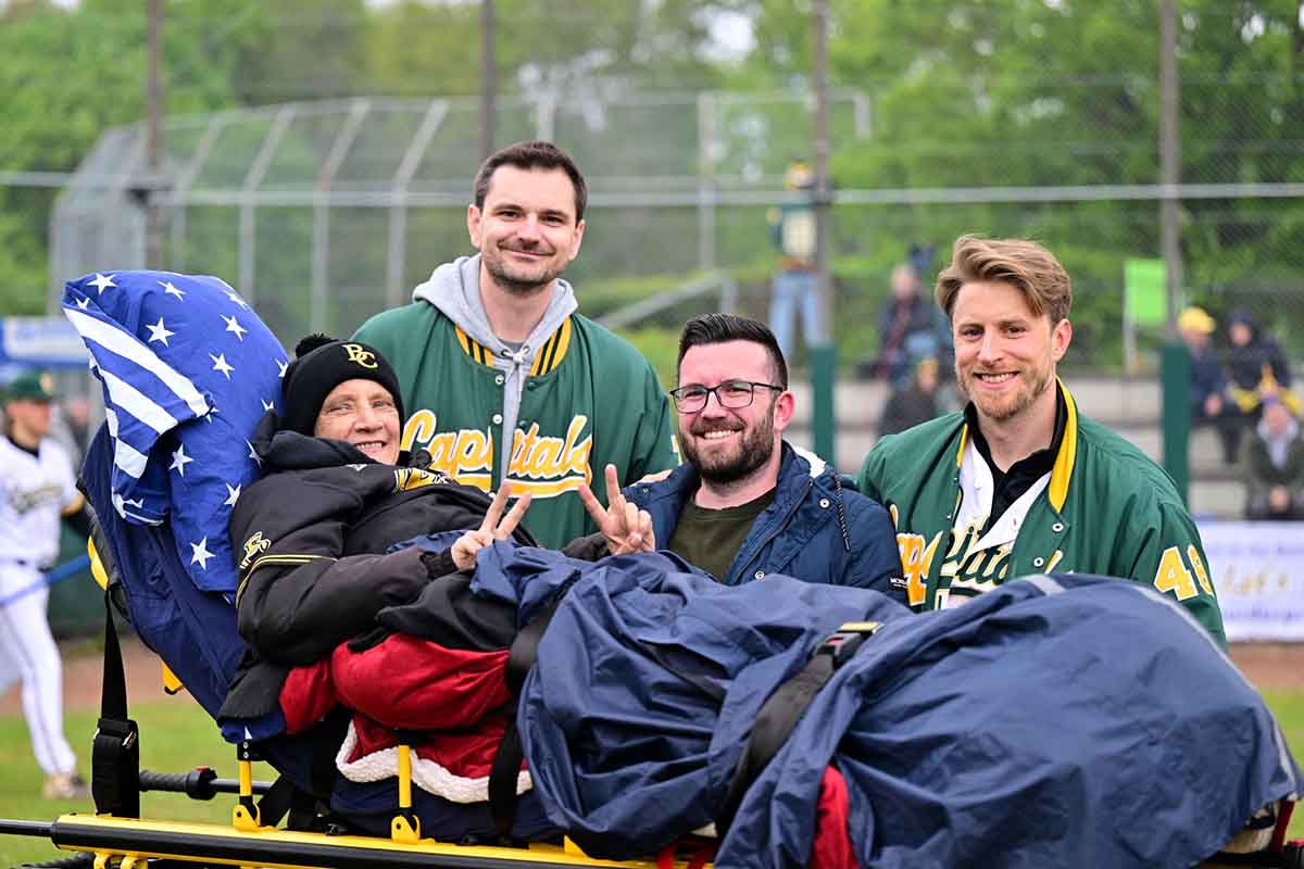 Mit dem Wünschewagen zum Baseball-Spiel…