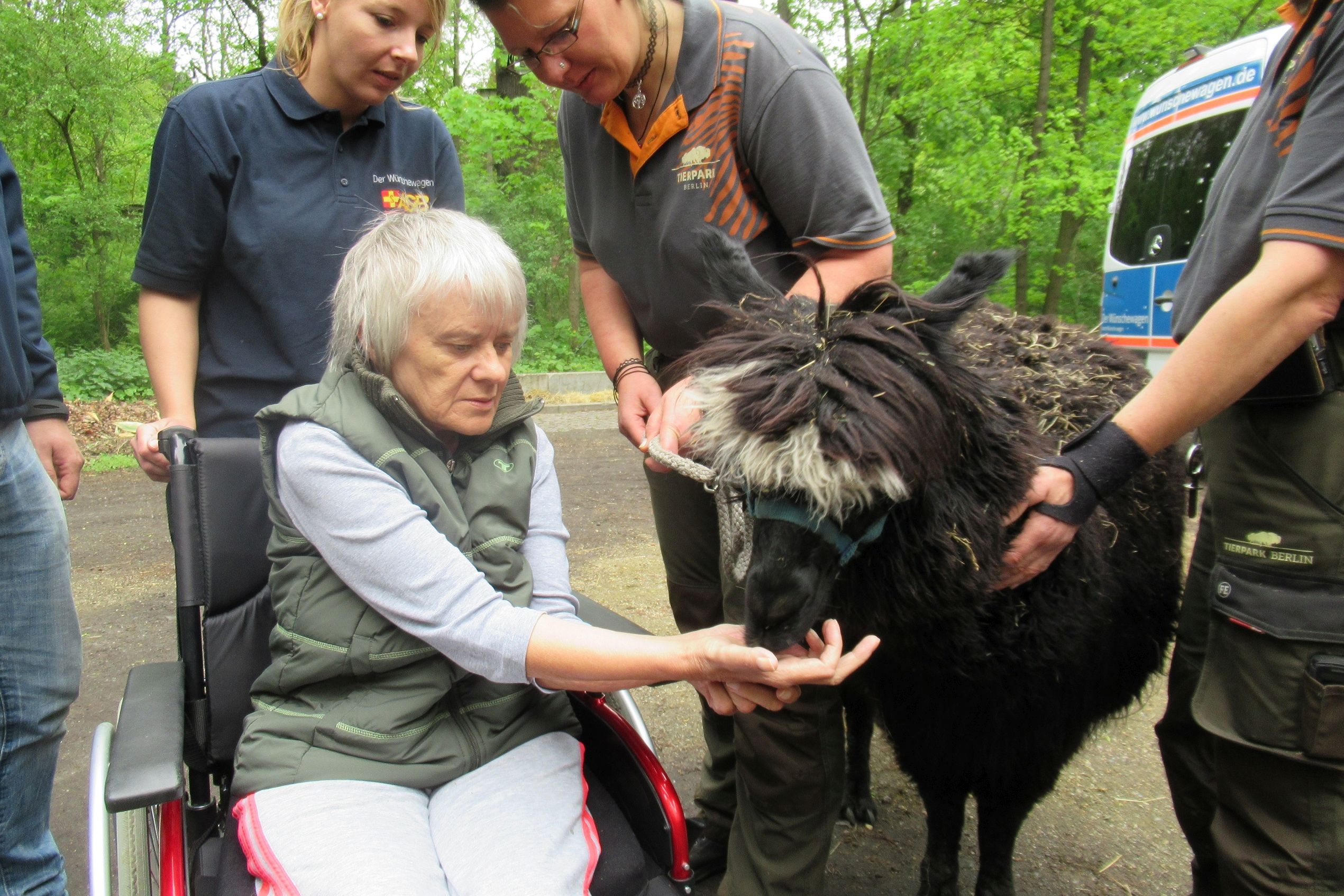 Jutta M. im Tierpark Berlin.jpg