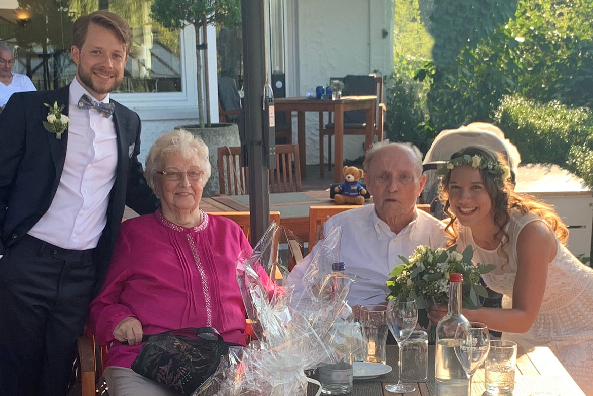 Welcher Großvater möchte nicht die Hochzeit seines Enkels miterleben? 