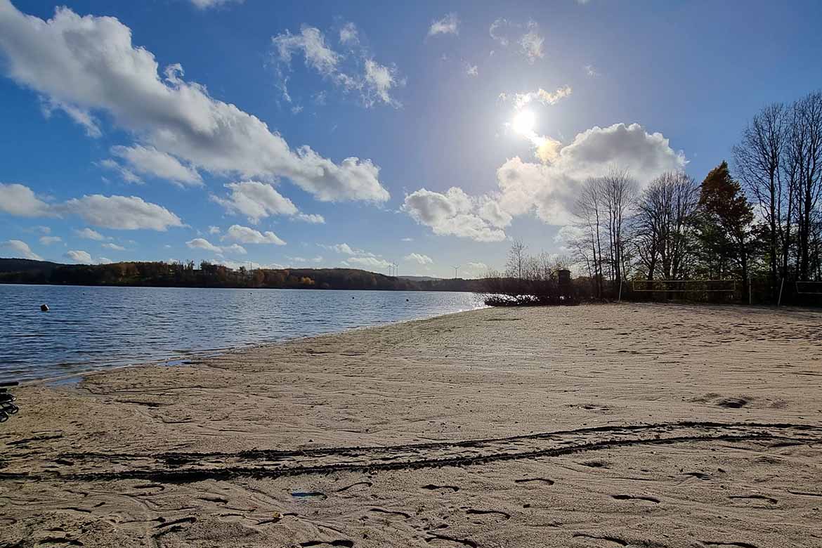 Spuren im Sand von der Trage_ohne Trage.jpg