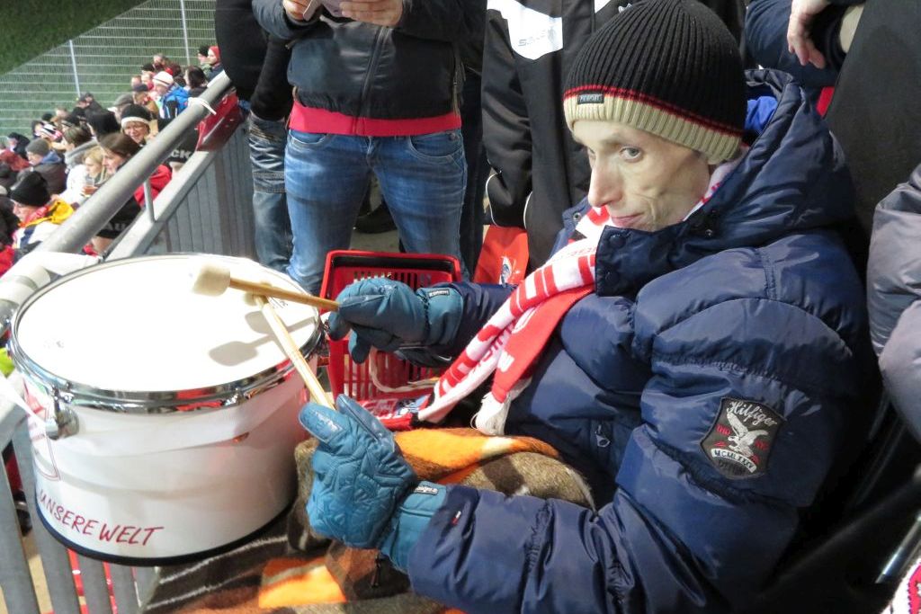 ASB-Wünschewagen-Fußball-Zwickau-letzte-wünsche-wagen-sachsen2.jpg