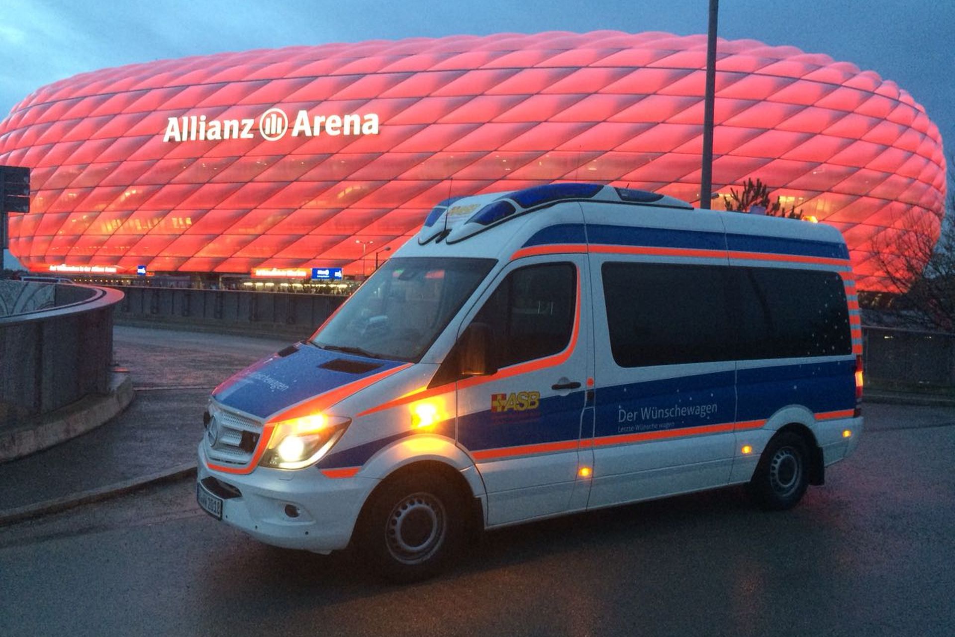 wünschewagen-saarland-bayern-münchen-allianz-arena - Kopie.jpg