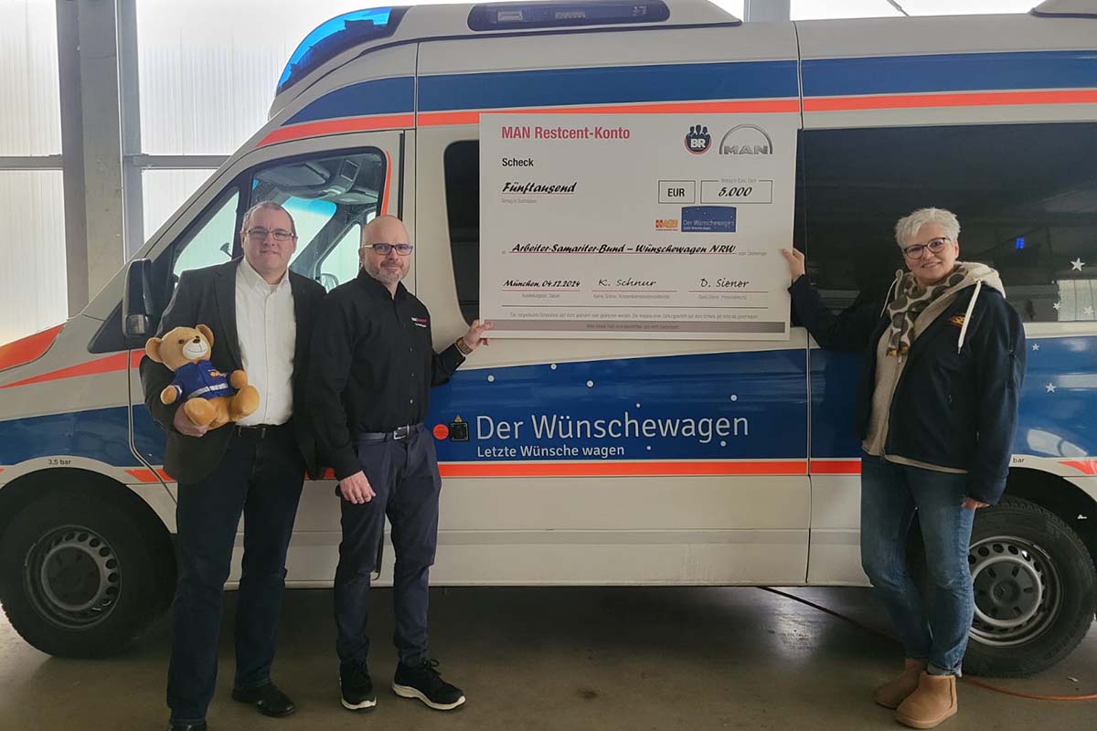 Spendenübergabe.jpg