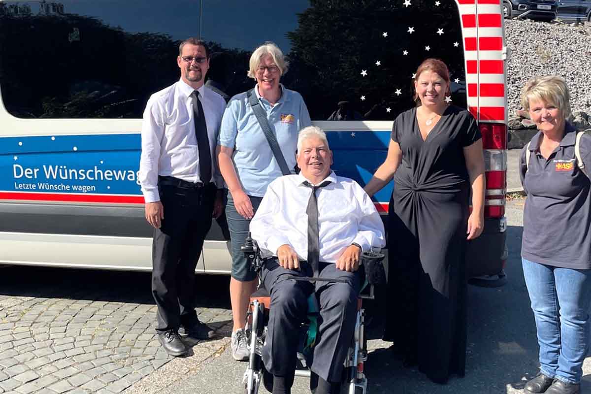 Der Schwiegermutter die letzte Ehre erweisen… 