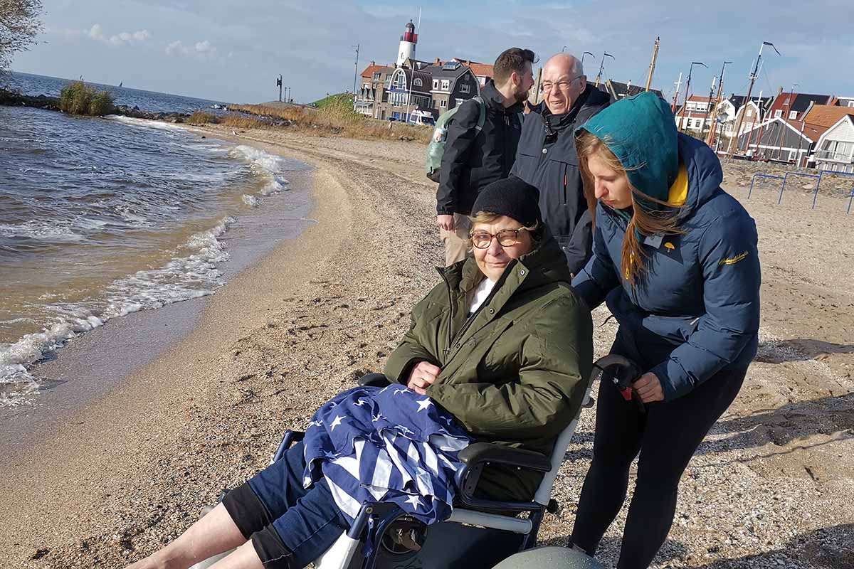 Mit Begleitung am Strand.jpg