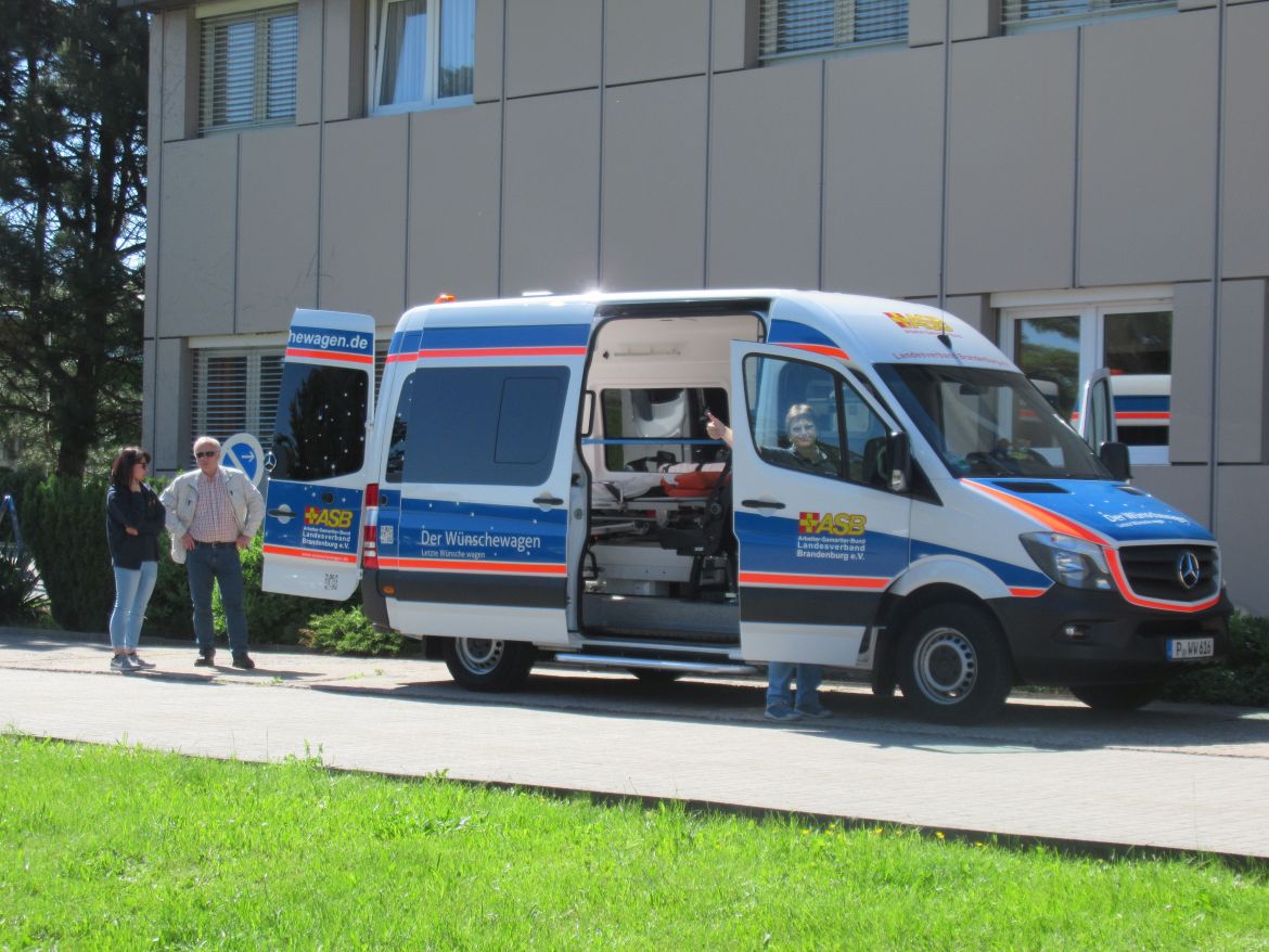 Wünschewagen-Brandenburg-Lehrerkollegium-Letzte-Wünsche-wagen-5.jpg