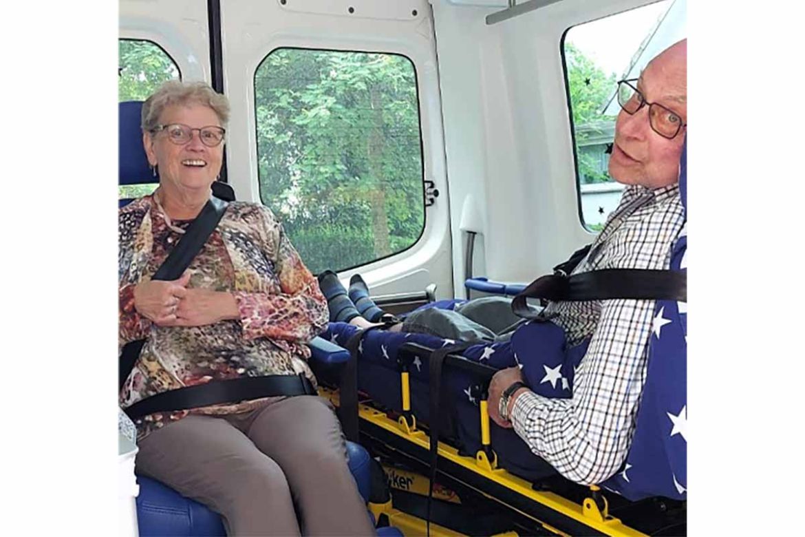 Opa im Wünschewagen.jpg