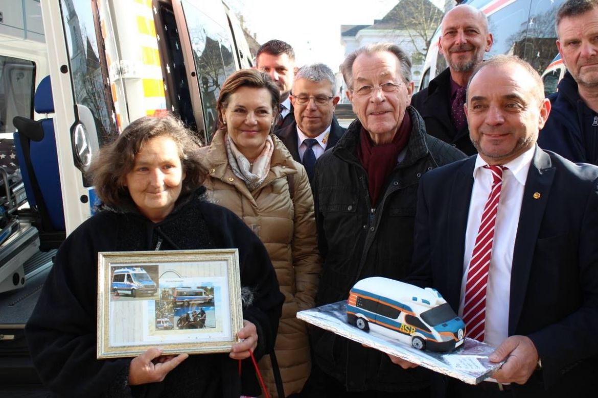 wuenschewagen-saarland-gruppenbild.jpg