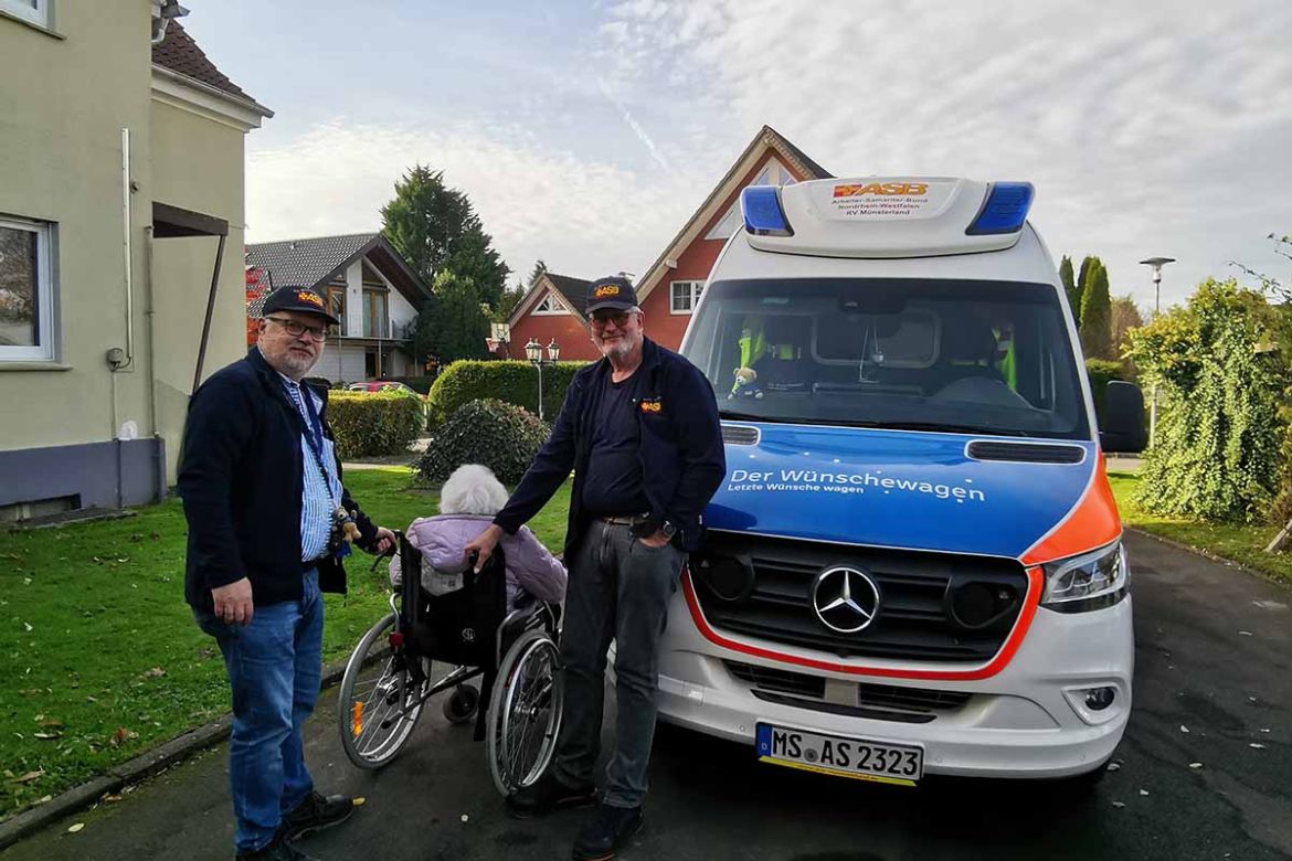 Vor dem Wünschewagen.jpg