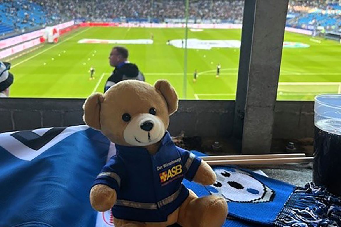 Teddy vor Stadion.jpg