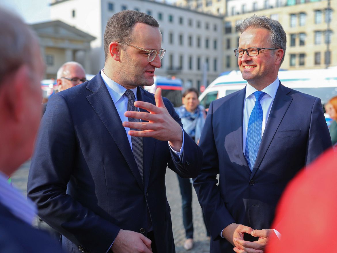 Wünschewagen-ASB-Letzte-Wünsche-wagen-Jens-Spahn-ulrich-Bauch-Sternfahrt-Brandenburger-Tor (25).jpg