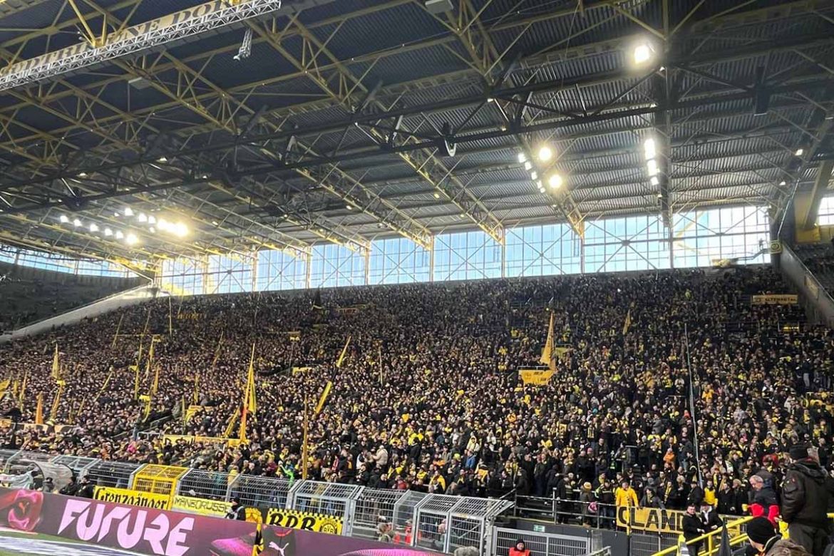 Tribüne.jpg