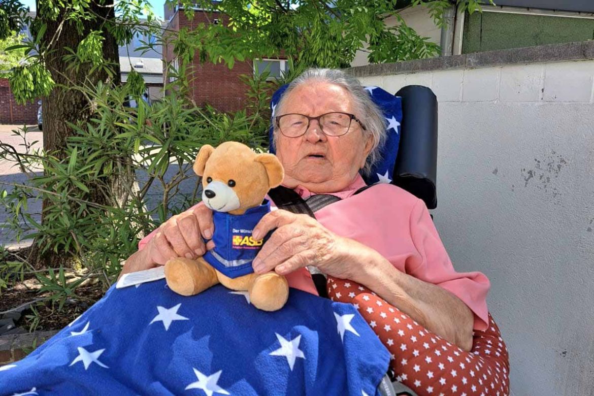 Fahrgast mit Teddy.jpg