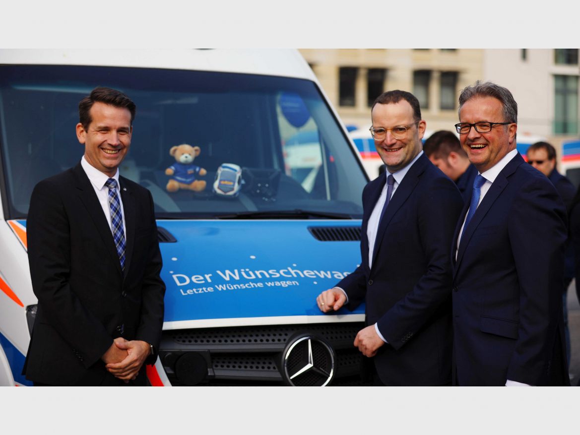 Wünschewagen-ASB-Letzte-Wünsche-wagen-Jens-Spahn-ulrich-Bauch-Sternfahrt-Brandenburger-Tor (31).jpg