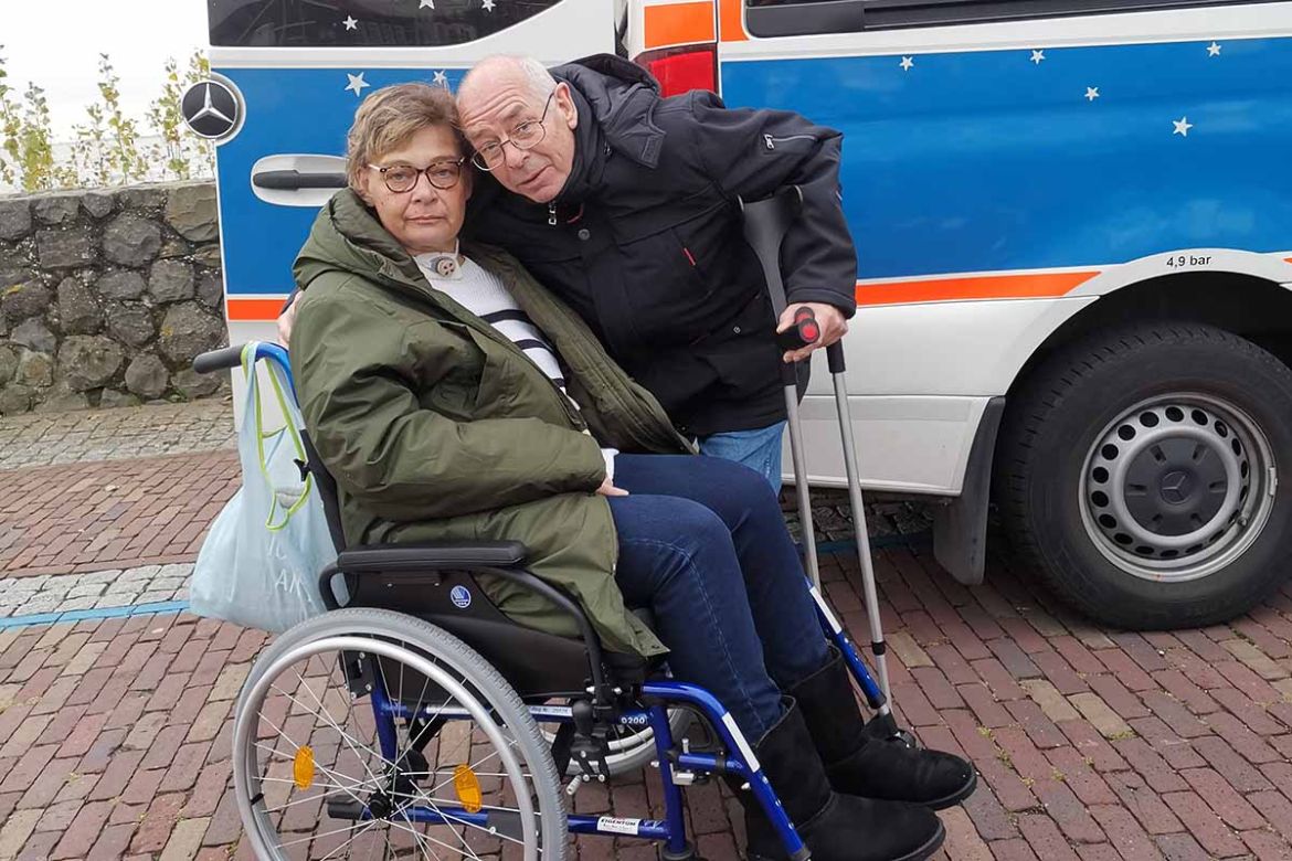 Fahrgast mit Begleitung.jpg