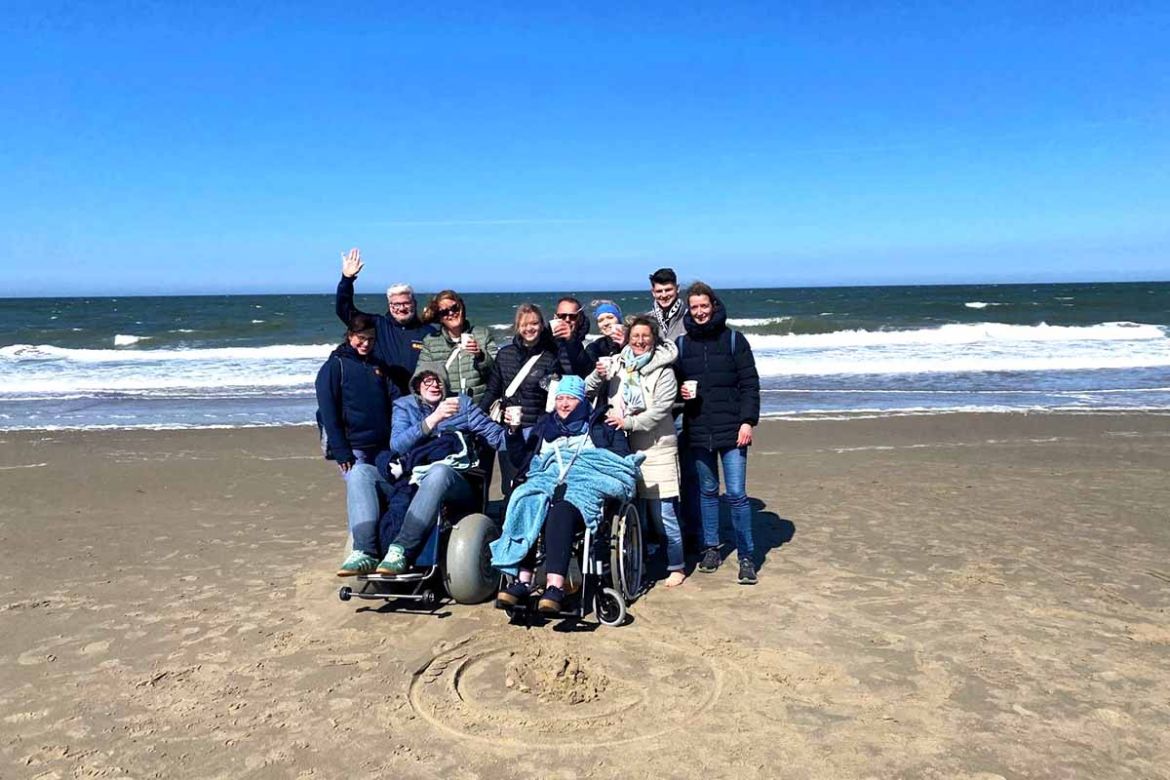 Gruppenfoto am Strand.jpg