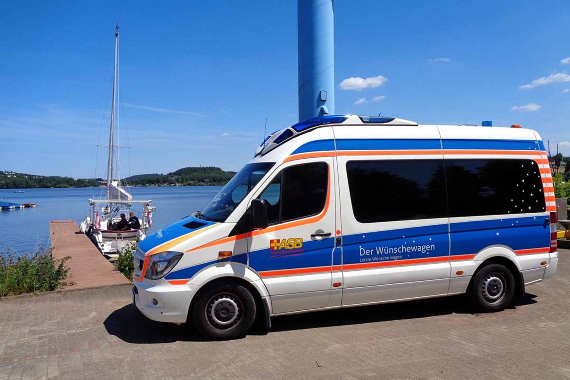 Wünschewagen am Steg.jpg