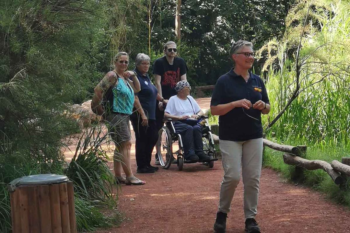 Gruppe im Zoo.jpg