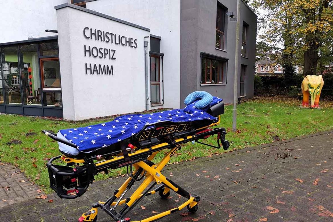 Trage vor christliches Hospiz Hamm.jpg