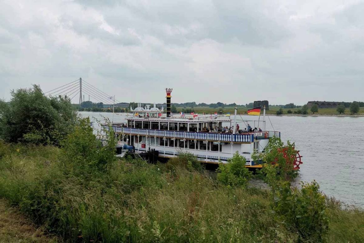 Schiff auf dem Rhein.jpg