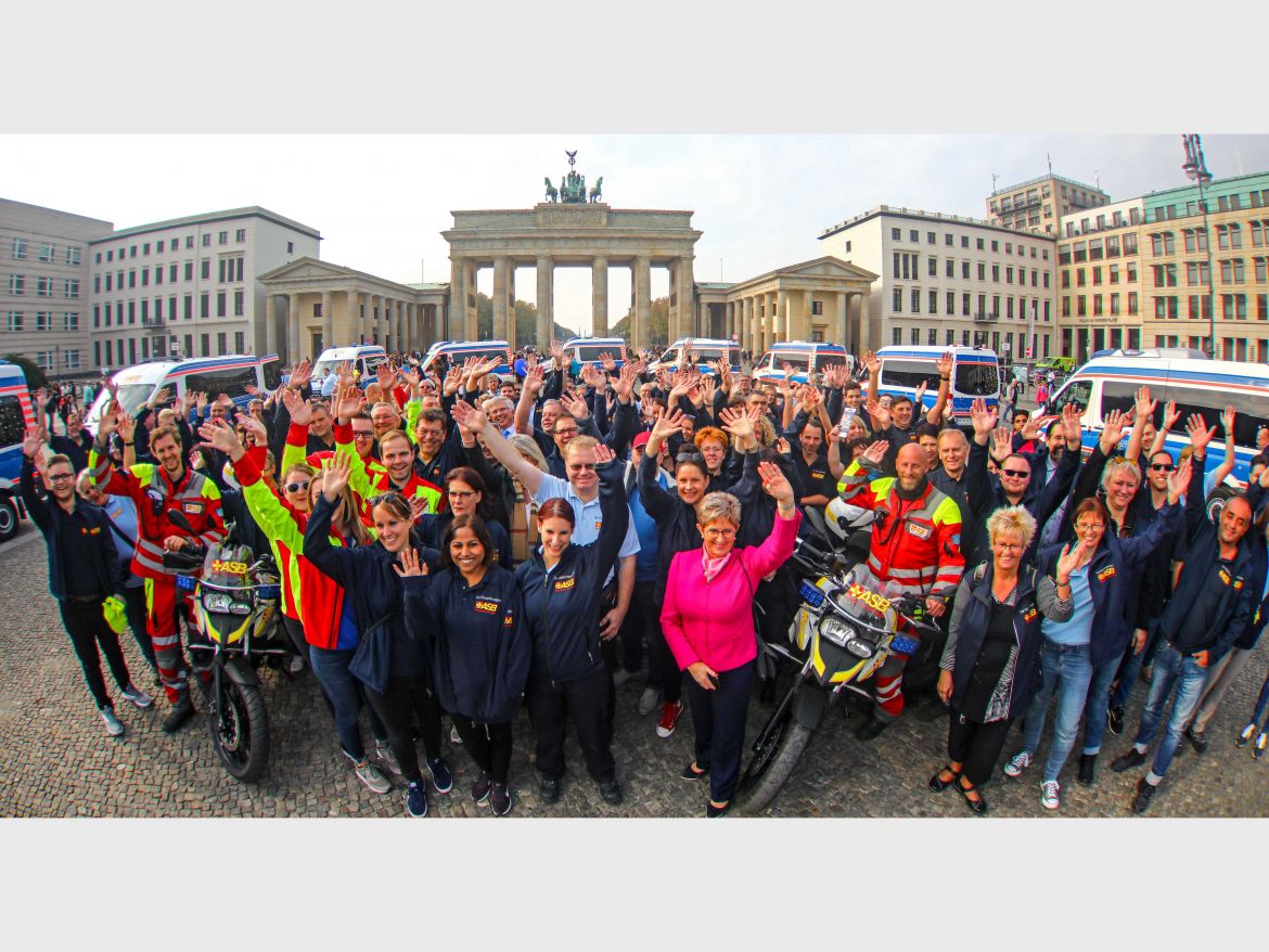 Wünschewagen-ASB-Letzte-Wünsche-wagen-Jens-Spahn-ulrich-Bauch-Sternfahrt-Brandenburger-Tor (21).jpg