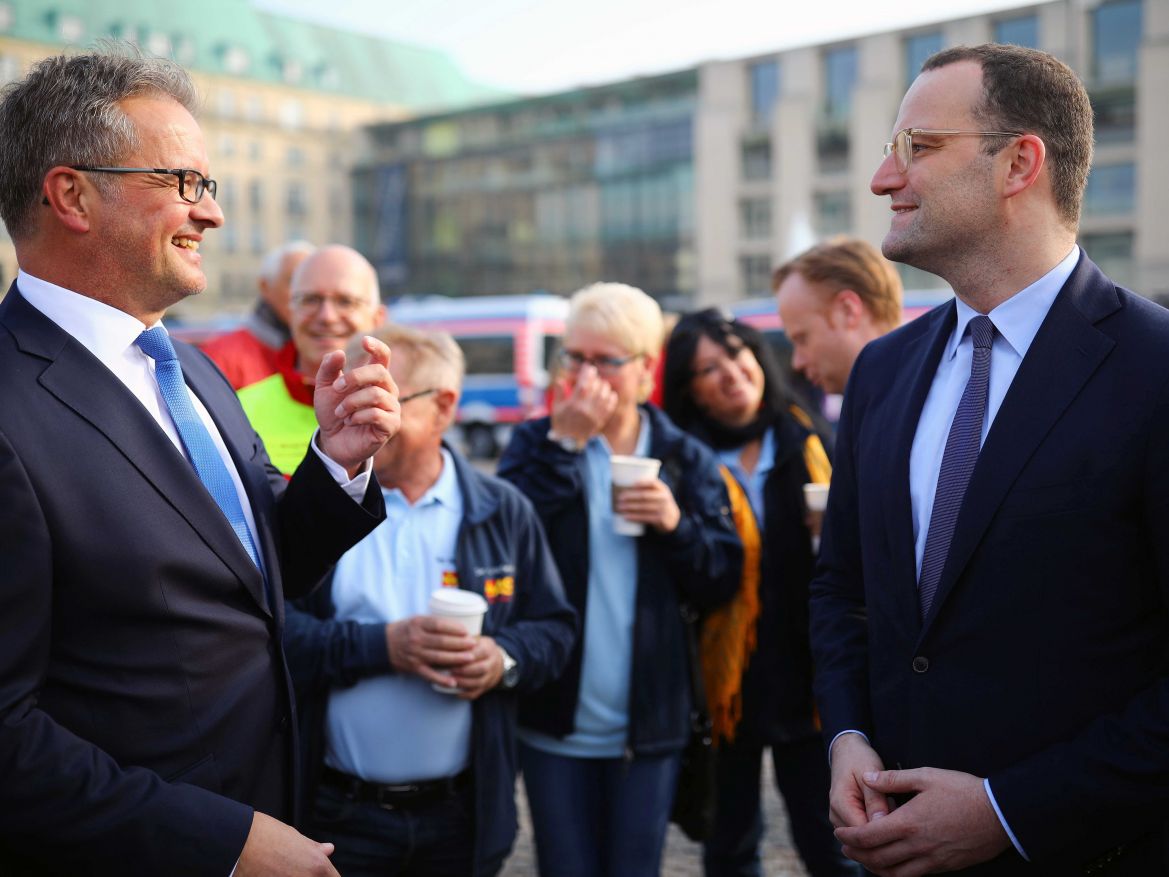 Wünschewagen-ASB-Letzte-Wünsche-wagen-Jens-Spahn-ulrich-Bauch-Sternfahrt-Brandenburger-Tor (27).jpg