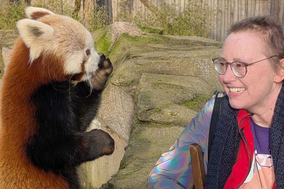 Fahrgast mit rotem Panda.jpg