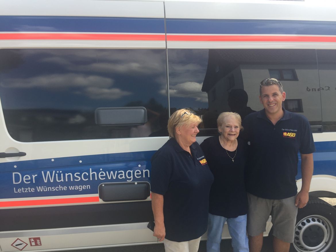 Wünschewagen-Sachsen-Kelley-Family-Letzte-Wünsche-wagen-8.jpg