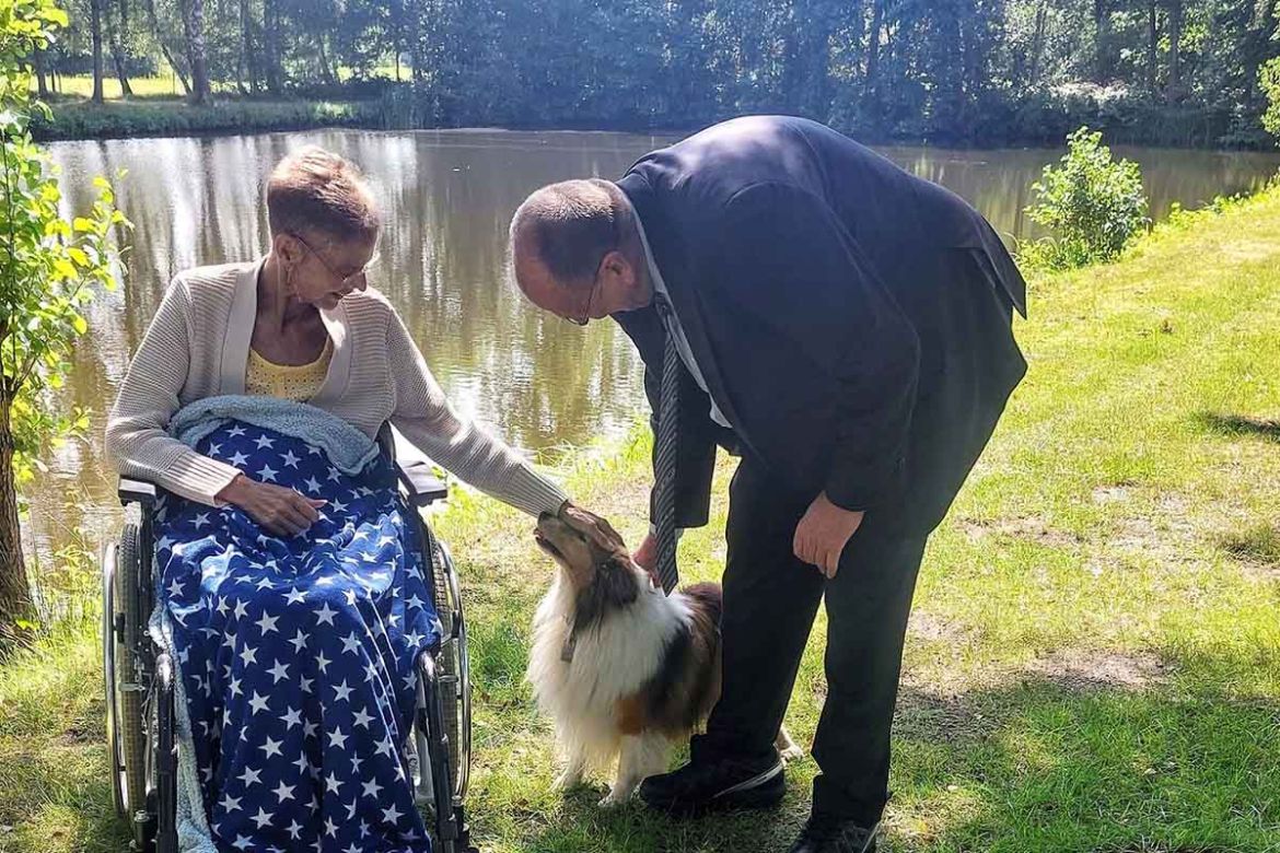 Fahrgast mit Sohn und Hund.jpg