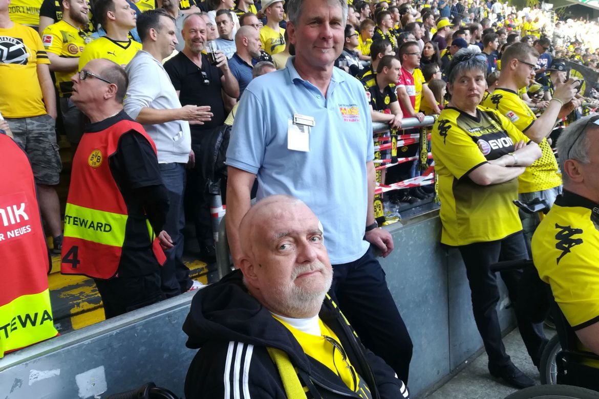 ASb-Wünschewagen-NRW-Letzte-Wünsche-wagen-BVB-Fussball_Dortmund2.jpg