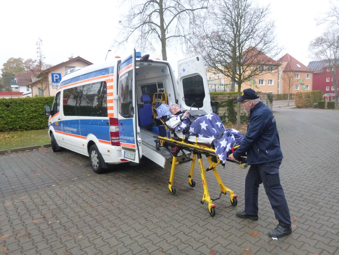 ASB-Wünschewagen-die-Tochter-besuchen-Letzte-Wünsche-wagen-Hessen-2.jpg