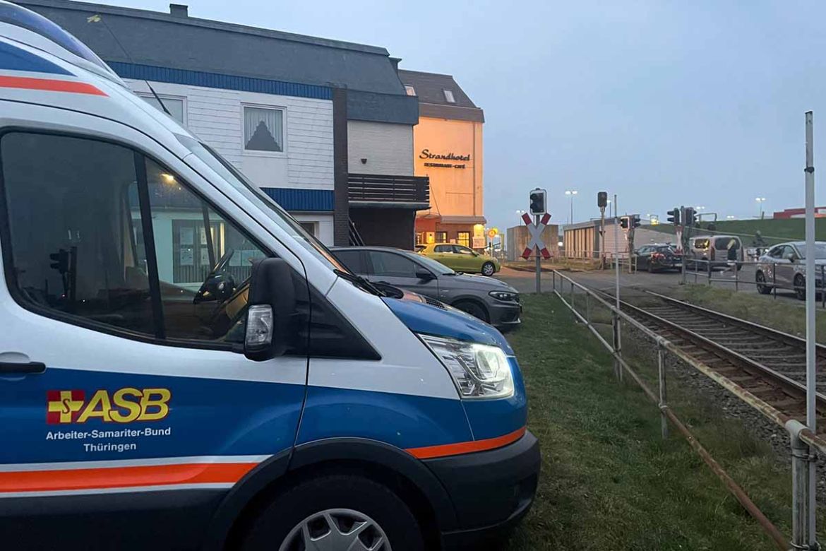 Wünschewagen an den Schienen.jpg
