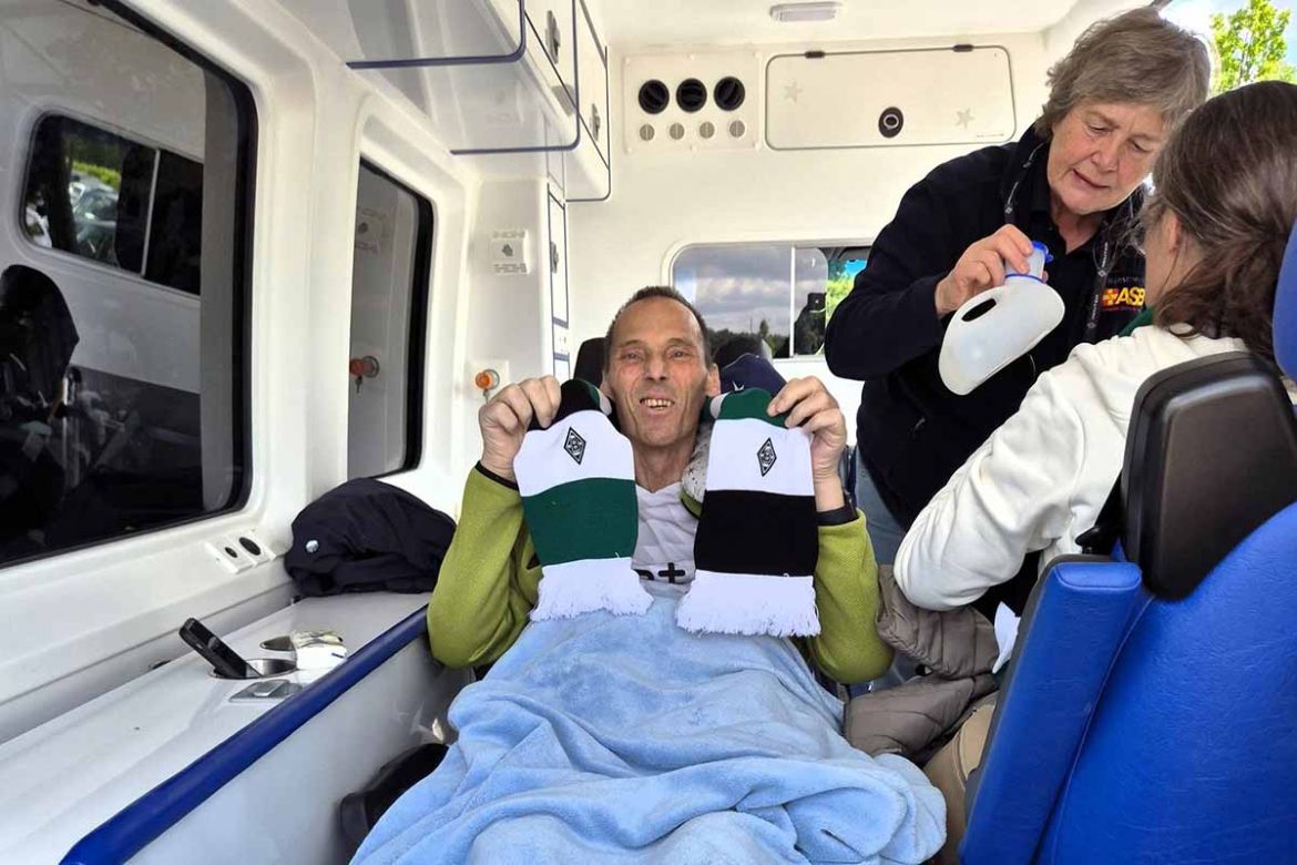 Fahrgast im Wünschewagen.jpg