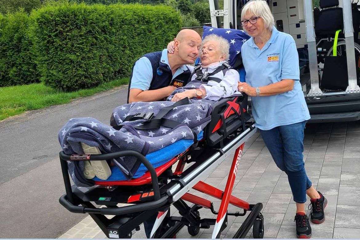 Fahrgast mit Wunscherfüllern.jpg