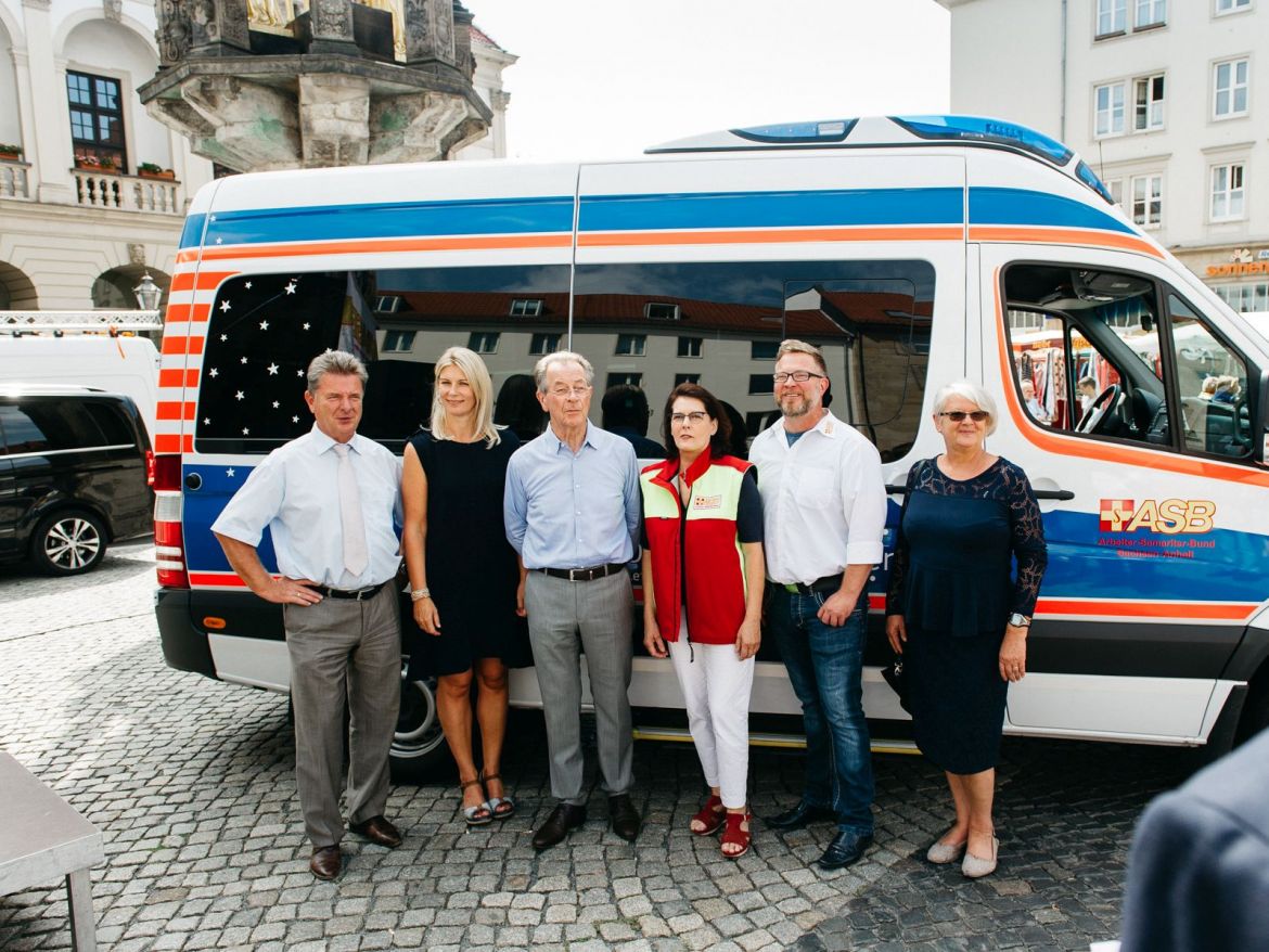 Wünschewagen-Sachsen-Anhalt-Magdeburg-Start-Alter-Markt-Franz-Müntefering (4).jpg