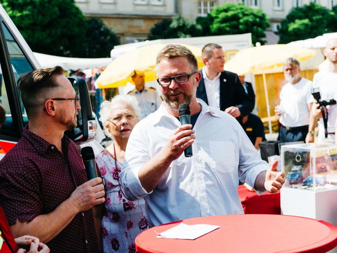 Wünschewagen-Sachsen-Anhalt-Magdeburg-Start-Alter-Markt-Franz-Müntefering (10).jpg