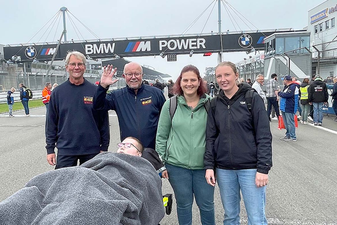 Gruppe auf Nürnburgring.jpg