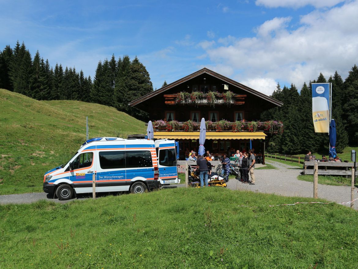 Wünschewagen-Ludwigsburg-Berghütte-Letzte-Wünsche-wagen-1.jpg