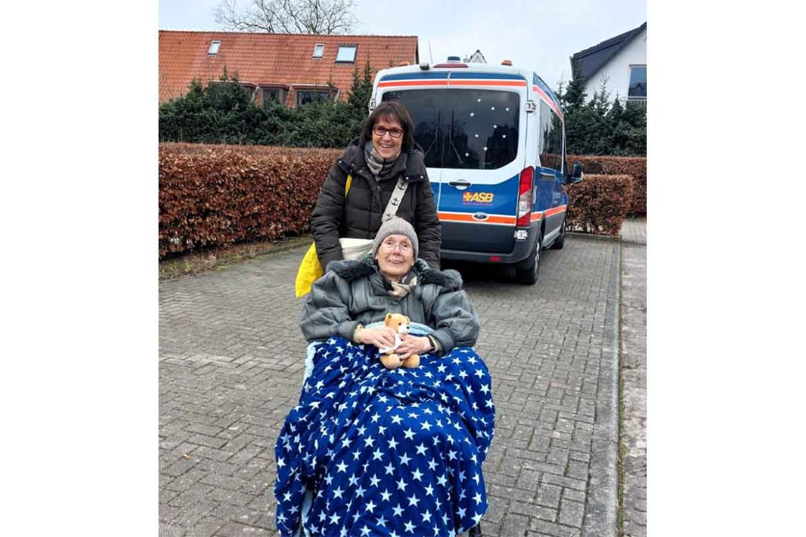 Fahrgast mit Begleitung.jpg
