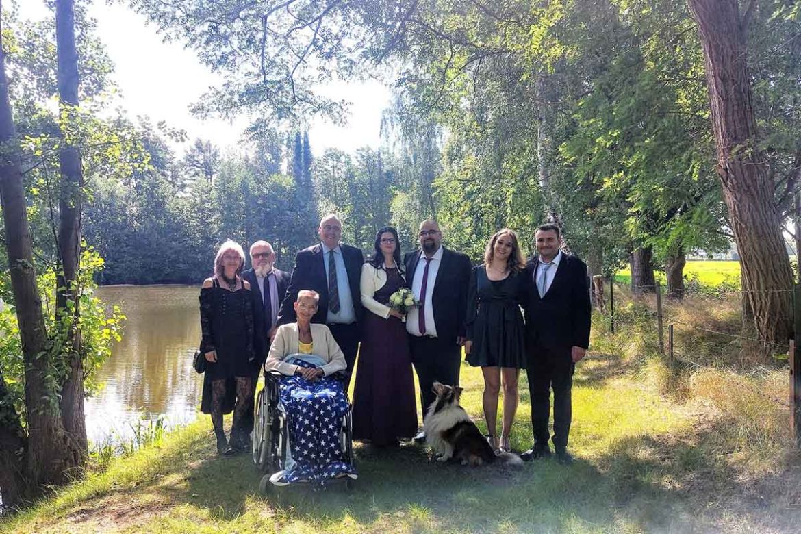 Gruppenfoto am See.jpg