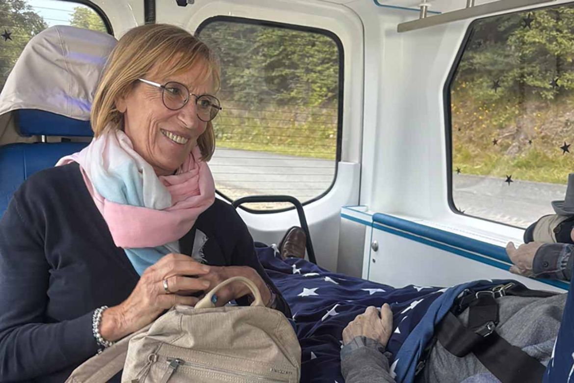 Fahrgast mit Begleitung.jpg