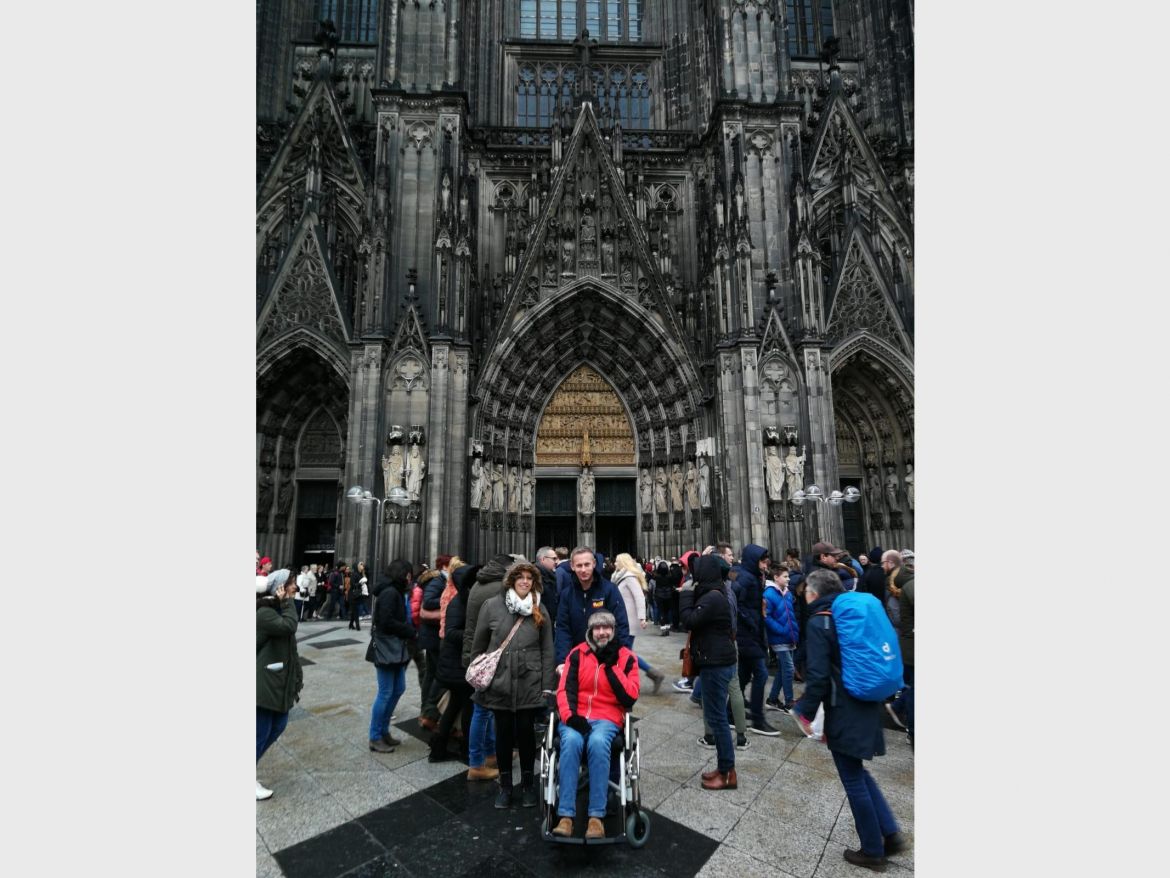 Wünschewagen-Saarland-Letzte-Wünsche-wagen-Kölner-Dom-1.jpg