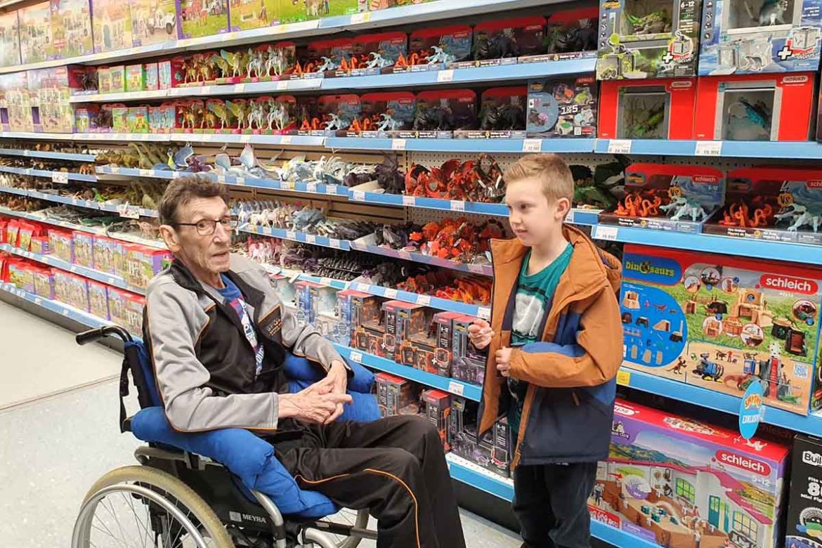 Fahrgast mit Enkel.jpg