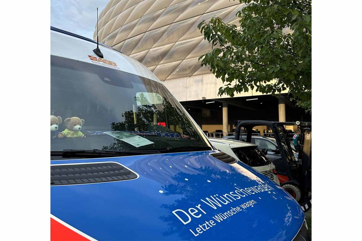 Wünschewagen vor Stadion.jpg