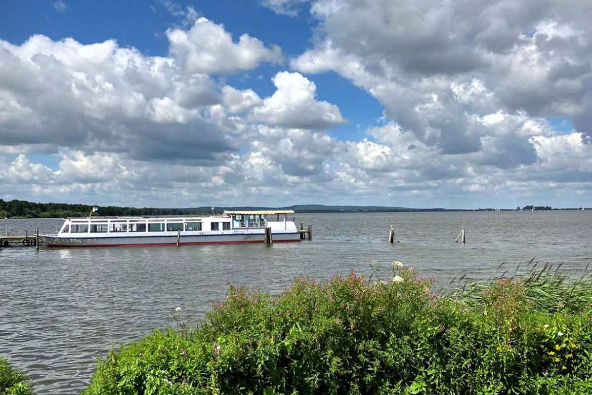 Schiff auf dem Wasser.jpg